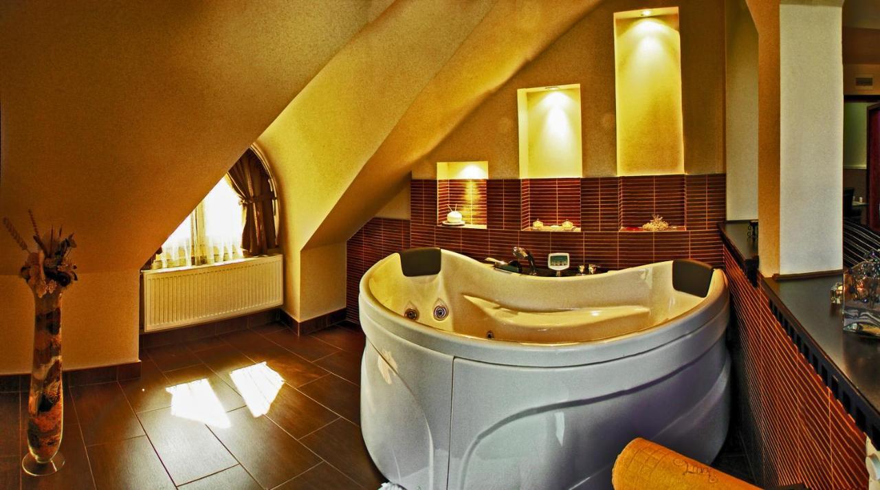Hotel Vila Lago Palić Buitenkant foto