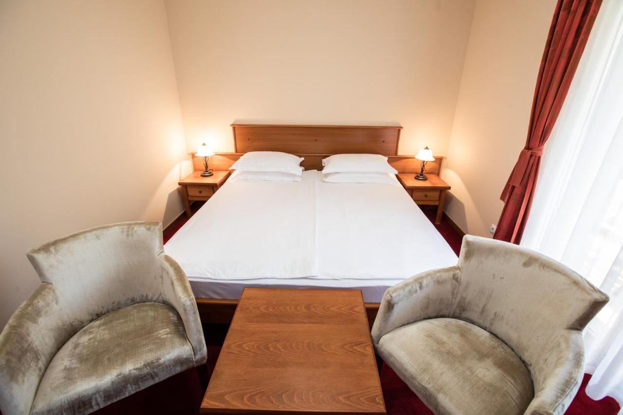 Hotel Vila Lago Palić Buitenkant foto