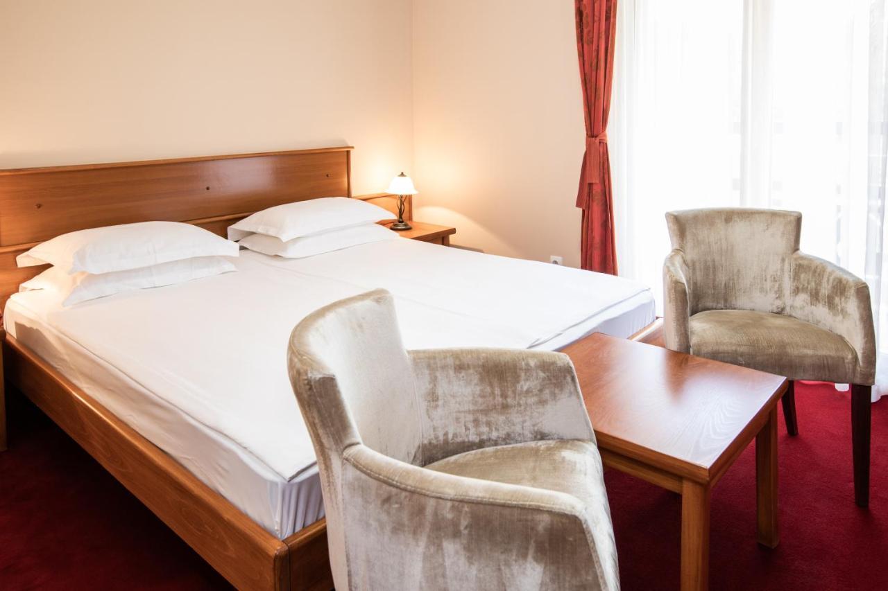 Hotel Vila Lago Palić Buitenkant foto