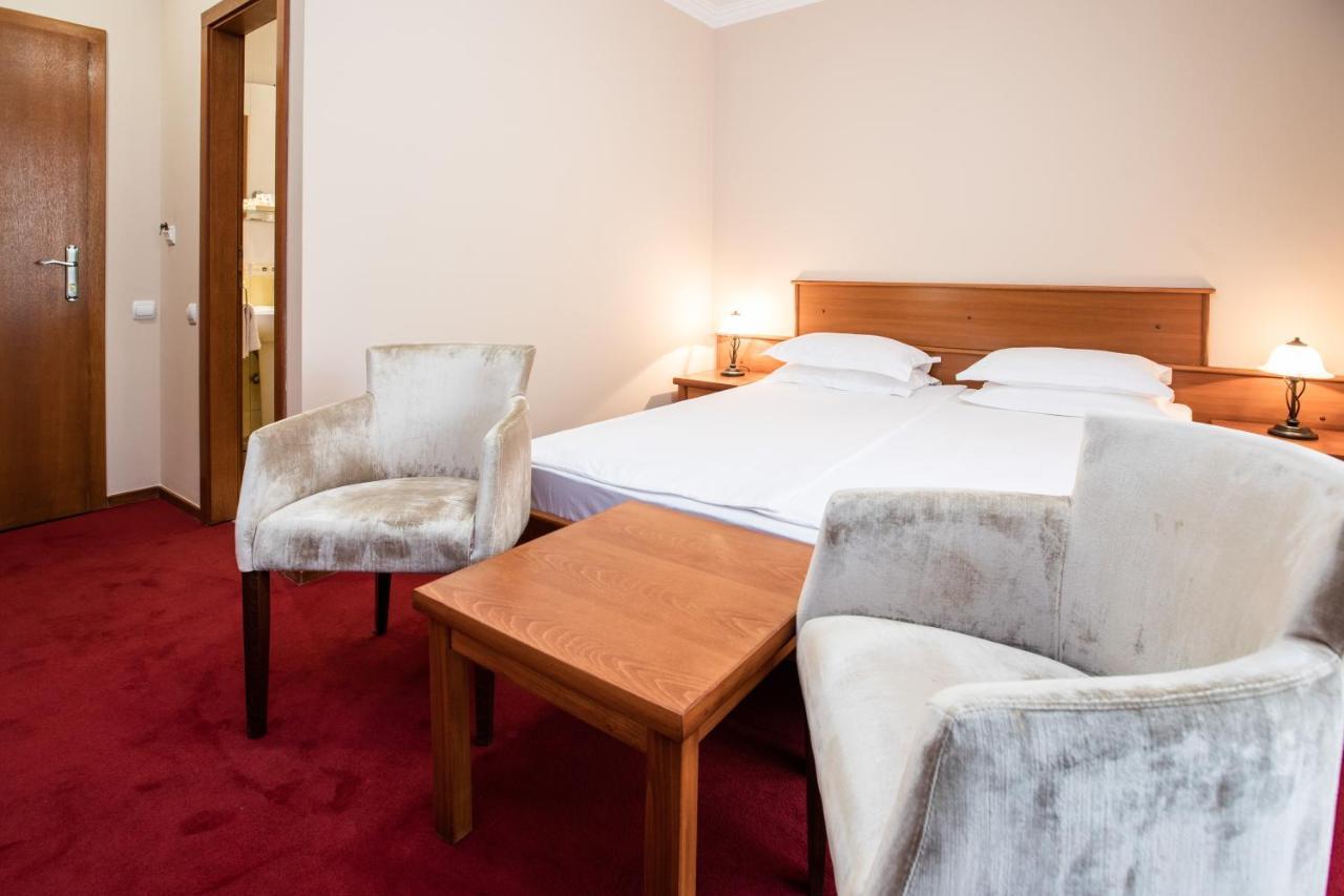 Hotel Vila Lago Palić Buitenkant foto
