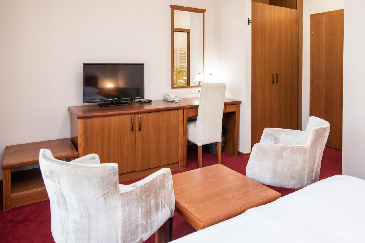 Hotel Vila Lago Palić Buitenkant foto