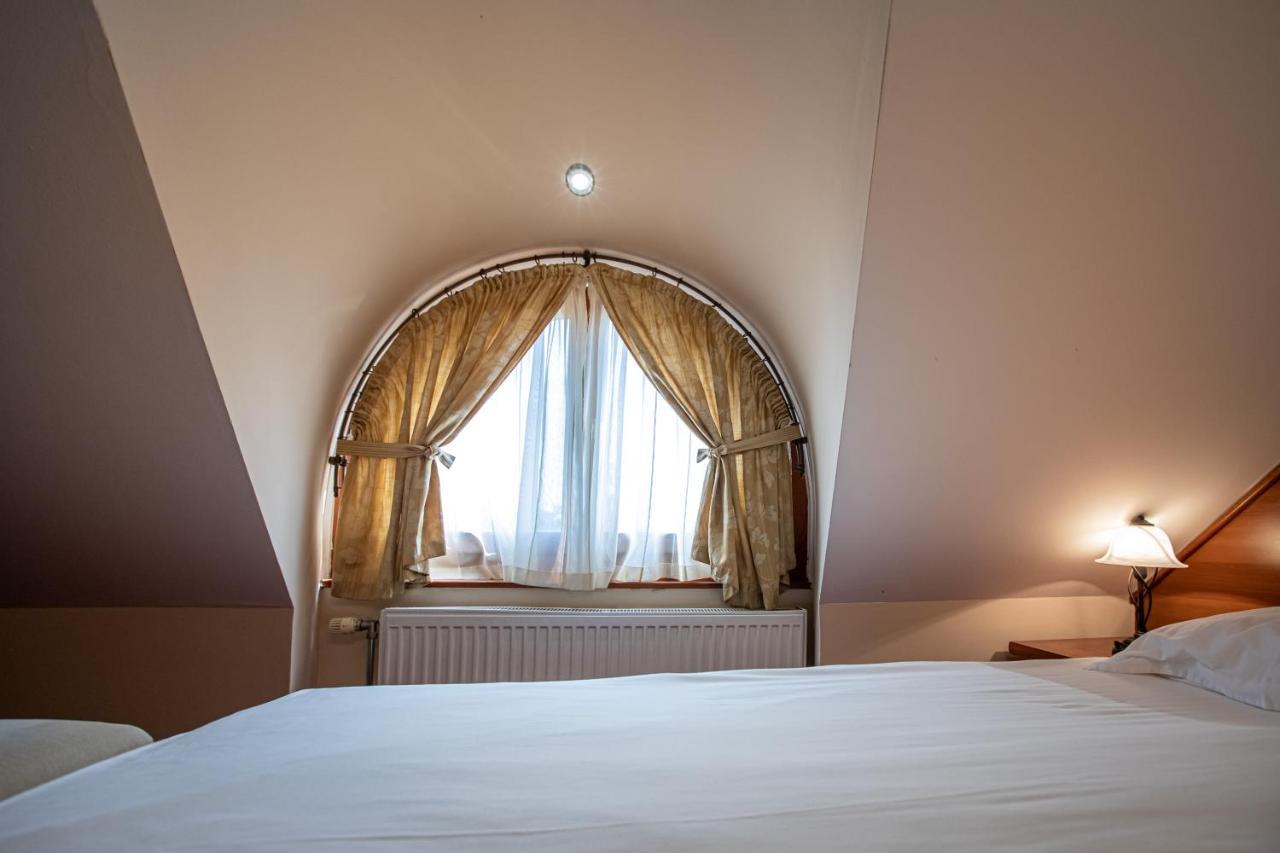 Hotel Vila Lago Palić Buitenkant foto