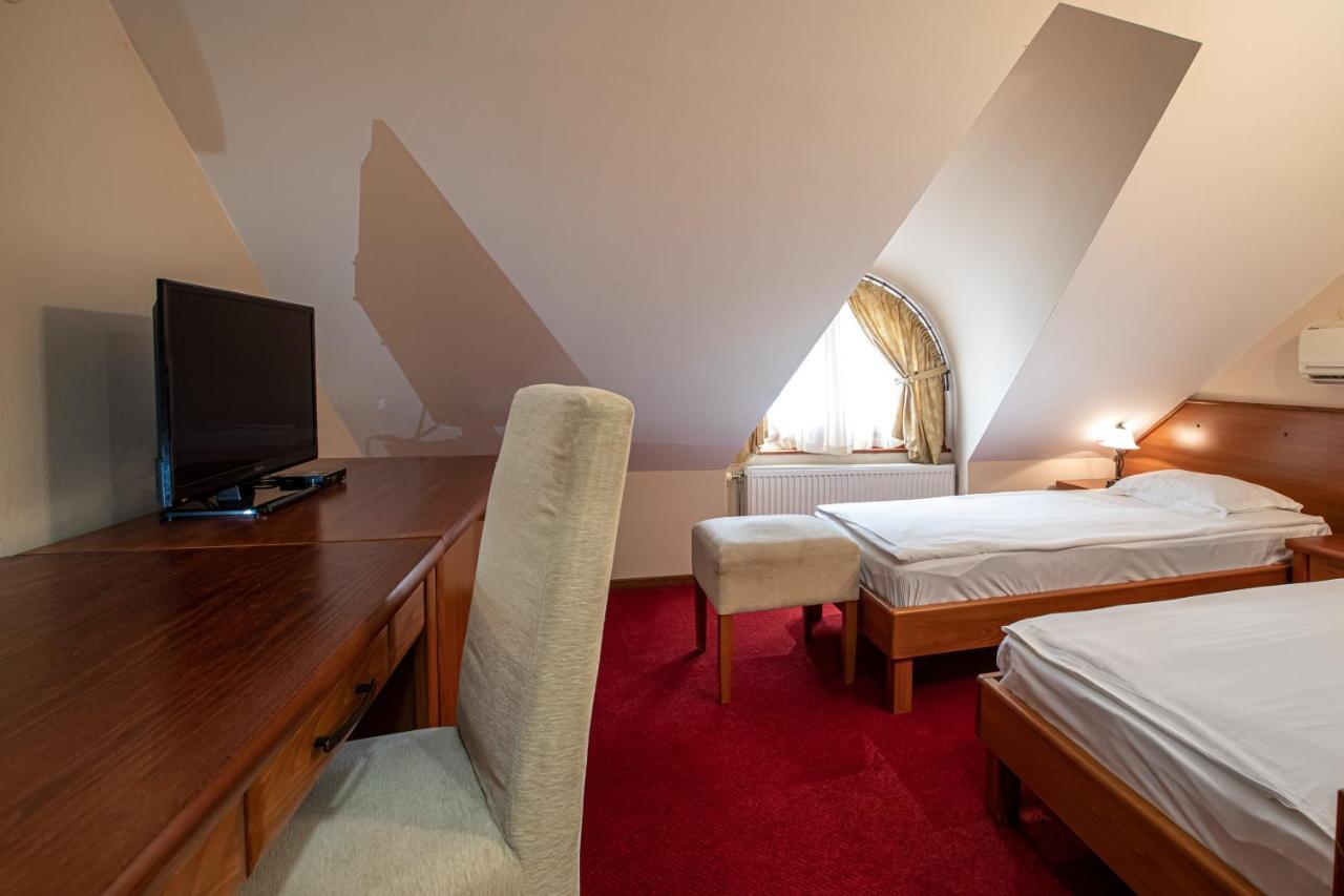 Hotel Vila Lago Palić Buitenkant foto