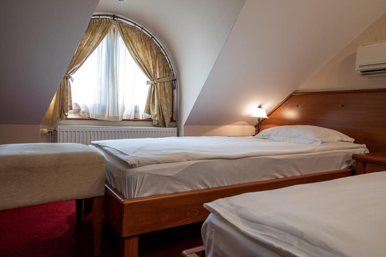 Hotel Vila Lago Palić Buitenkant foto