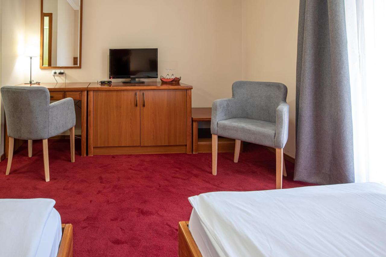 Hotel Vila Lago Palić Buitenkant foto