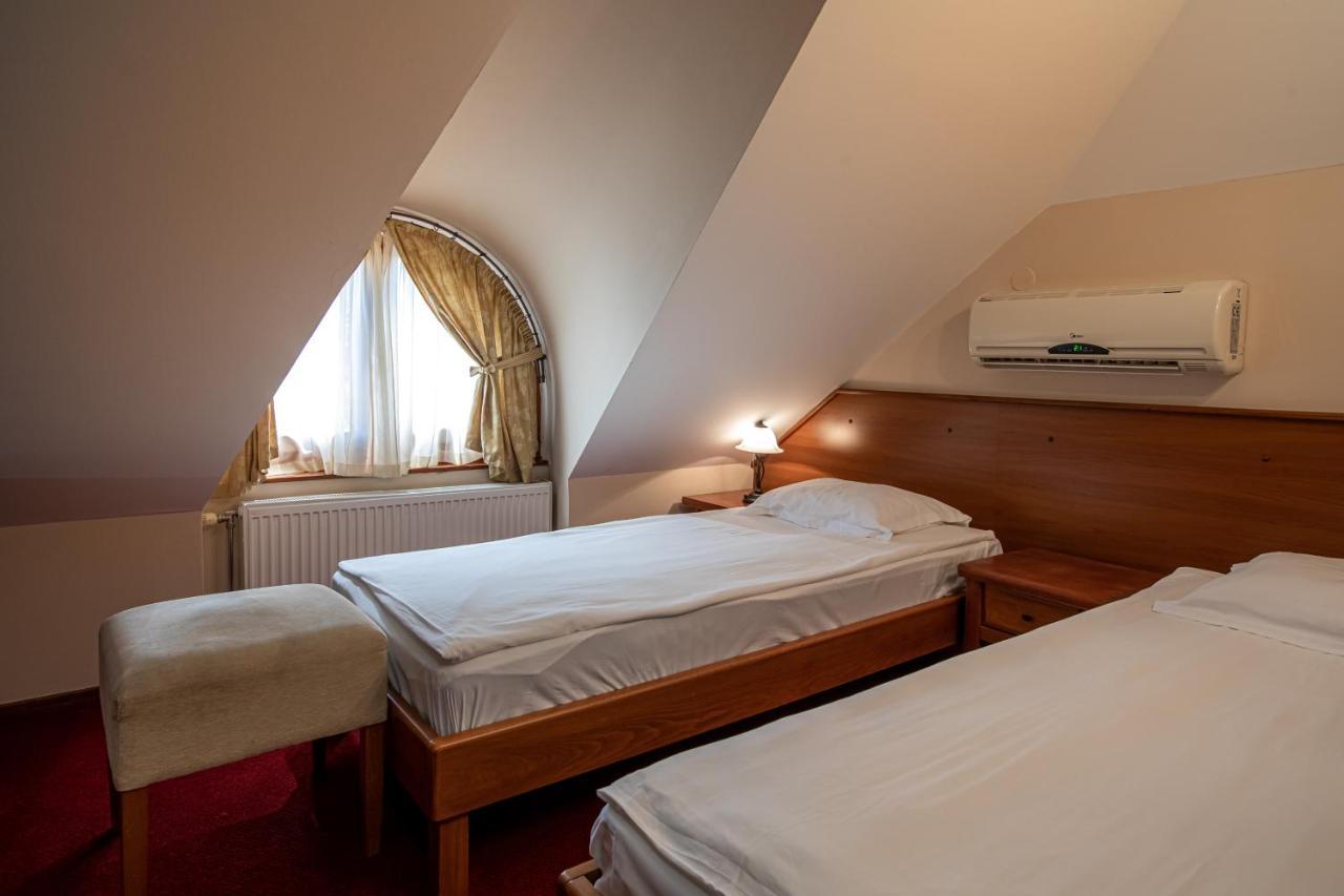 Hotel Vila Lago Palić Buitenkant foto