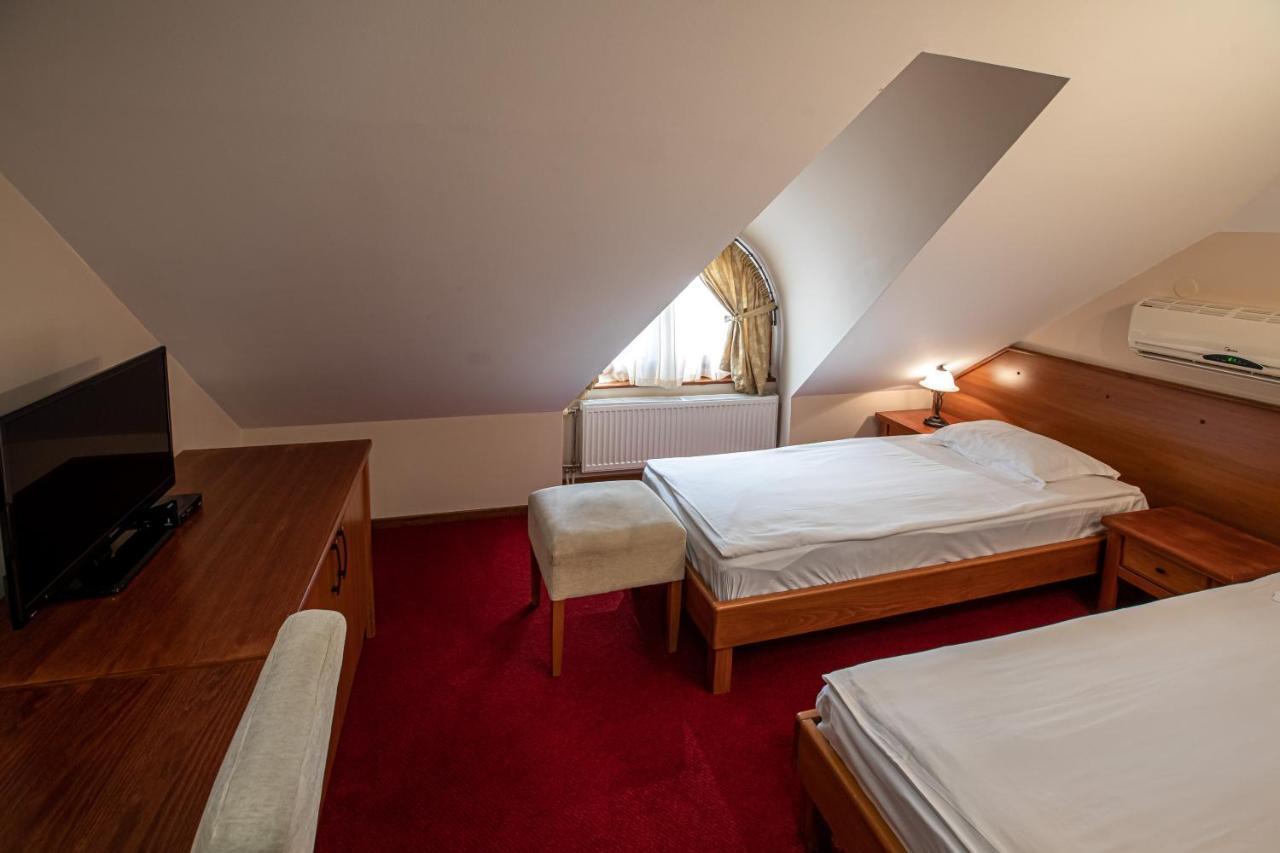 Hotel Vila Lago Palić Buitenkant foto