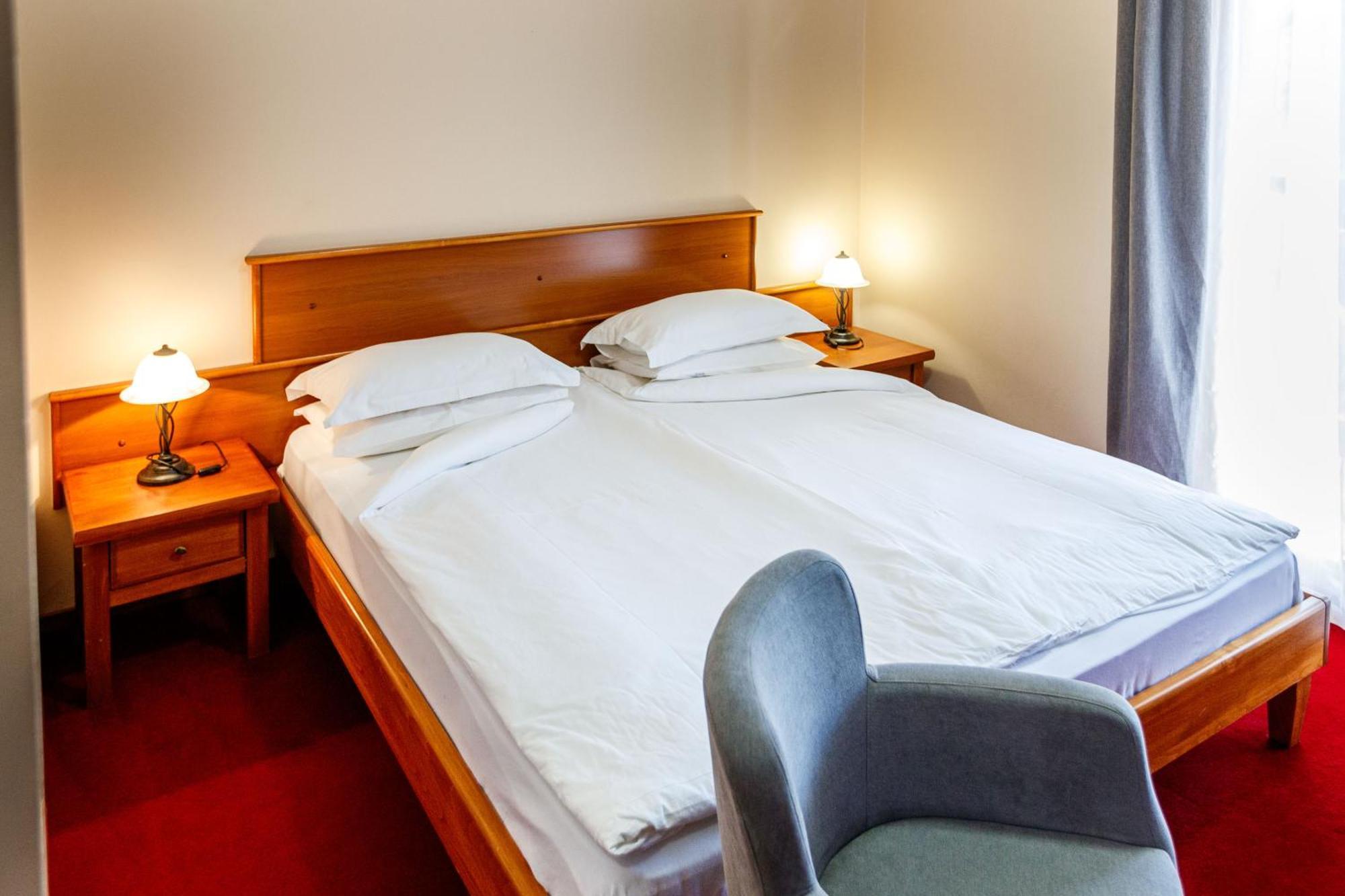 Hotel Vila Lago Palić Buitenkant foto